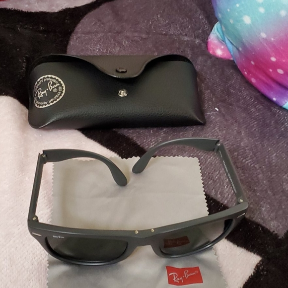 Raybans Folding Wayfarer - Picture 5 of 5